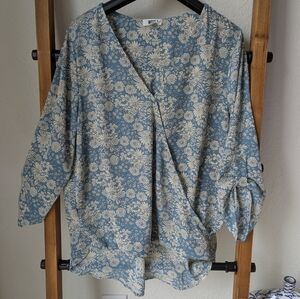 West K Women's Floral Blouse in Blue and Cream - Size M